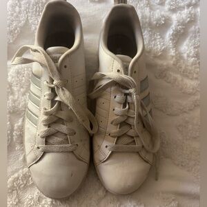 Adidas Ladies Sneakers Rare “ advantage “ Retro Low Top Size 7.5 Silver Stripes